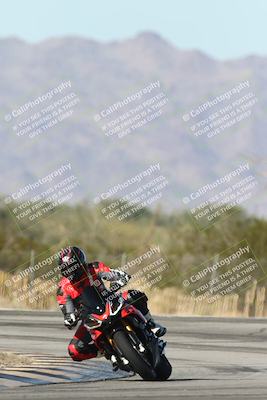 media/Dec-01-2025-Moto Forza (Mon) [[2daa91e15f]]/2-Intermediate Group/Session 3 (Turn 3)/